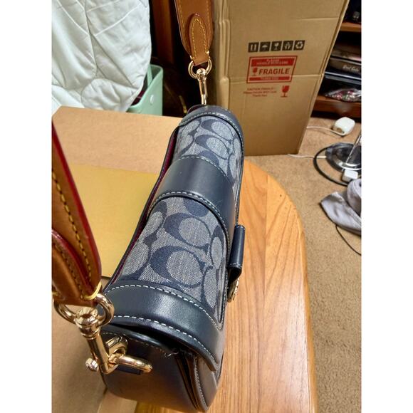 NWOT Coach Signature Denim Shay Saddle Bag Navy Leather Horse & Carriage – Small - Picture 4 of 11